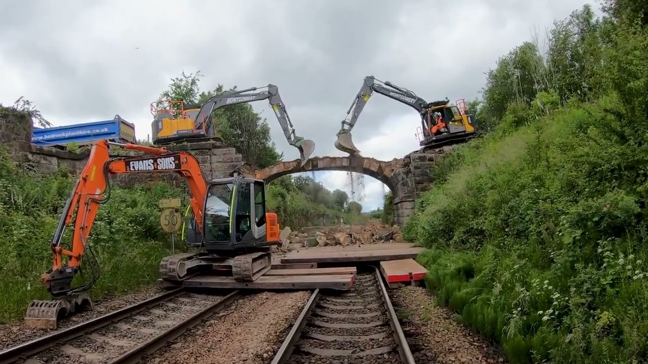 Demolition of bridge at Cartscraig Road, Pollokshaws. 25 June 2022. Barrhead Electrification
