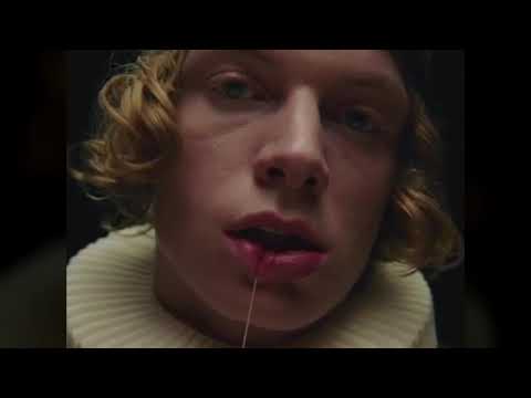 WHO - TOMMY CHASH  feat. Modeselektor   [ lyrics ]