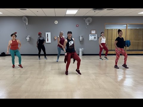 "Rockin' around the Christmas tree"  Miley Cyrus  Zumba Fitness - YouTube