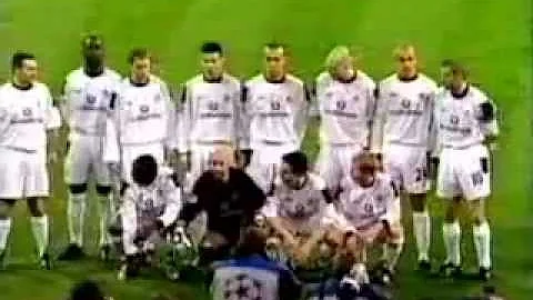 Karl power walks in to Man United team photo