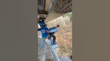 He GRABBED her as he was jumping off this 40m bridge!! #highlandfling #bungeejumping #shorts