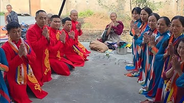 Khung Cảnh Ấn Tượng: Biển Người Phật Tử Mặc Y Áo Đẹp Đến Hầu Pháp Sư Minh Tuệ