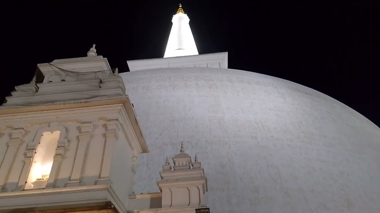 වැහිබර රාත්‍රියක රුවන්වැලි සෑ රජුන්ගේ අසිරිමත් දසුන් 🙏🌧️  | Ruwanwelisaya on a Rainy Night - D TV 🍃🙏