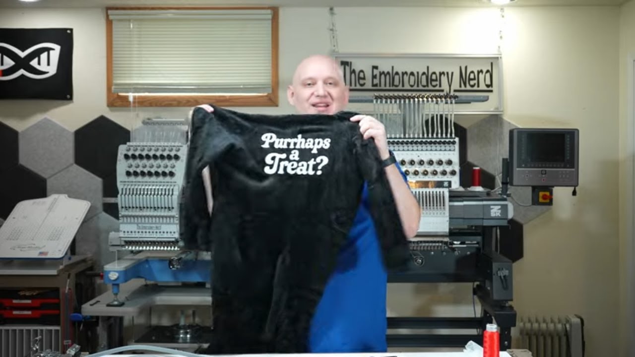 Урок по вышивке костюма кошки, светящегося в темноте | Нитки Luna Glow