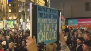 Melburnians take to the streets to protest snap lockdown