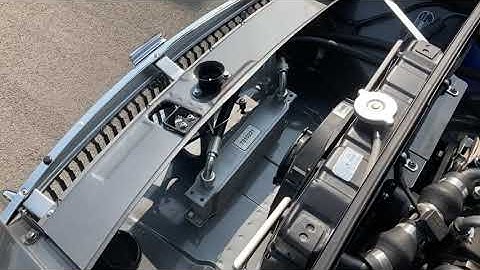 MGB GT metallic grey  - engine bay