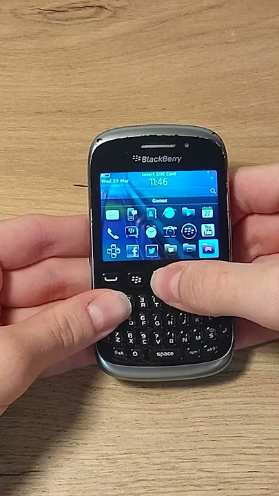 BlackBerry Curve 9320 [Quick Look] #blackberry #retrogaming #nostalgia #vintagephone #qwerty #shorts