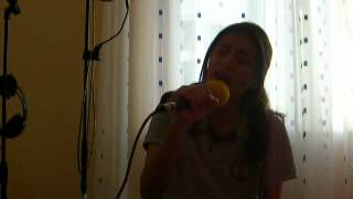 Ses On Numara Kız Iyi Söylüyor Resimi