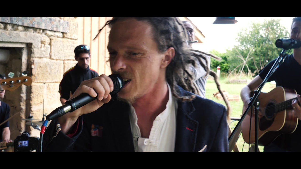 Wyman Low - Outta Di Box [Acoustic Session-LIVE]