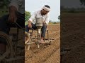 किसान भाई का गजब देसी जुगाड़! मंडवी की बुवाई का अनोखा तरीका 😲🚜 #desijugad #agriculture #kisan