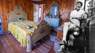 25 Year Abandoned American House - Family Treasure Found in Backyard!