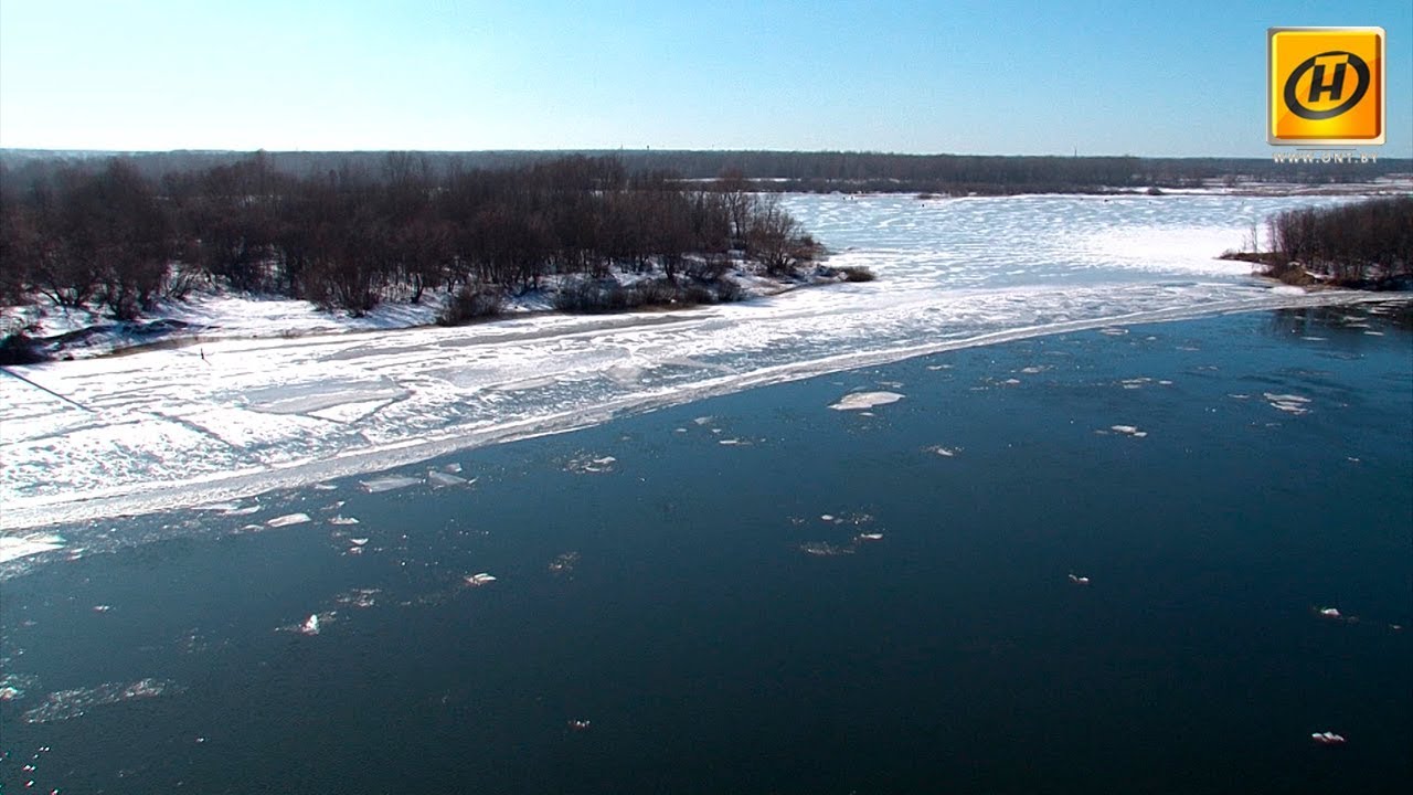 Река разливалась широченным озером с поросшими. Плюсса широкие разливы. Закраины на реках это. Озеро Щелкун лед уже растаял ?.