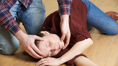 Sơ cứu đột quỵ đúng cách - TS.BS Trần Chí Cường