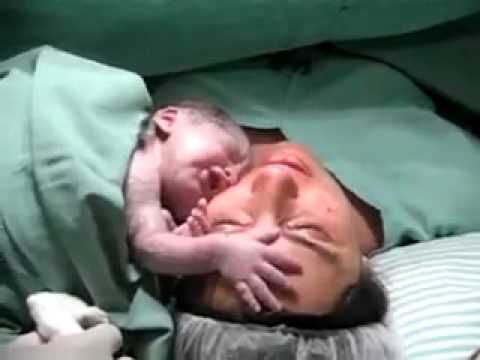 ახალშობილი დედას ვერ მოსწყვიტეს