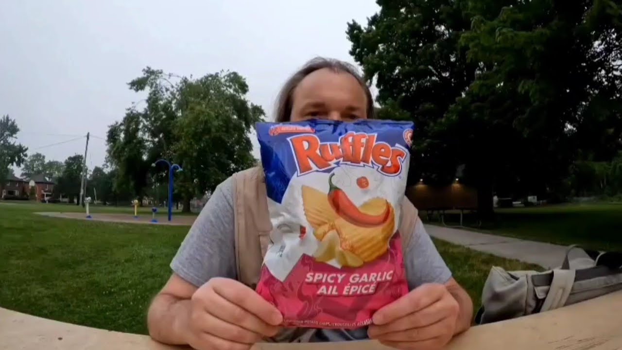 Ruffles Limited Edition Spicy Garlic Flavored Chips Review