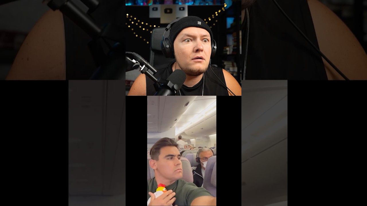 Chicken on an airplane prank 😳 @DidacRibot #beatbox #tiktok