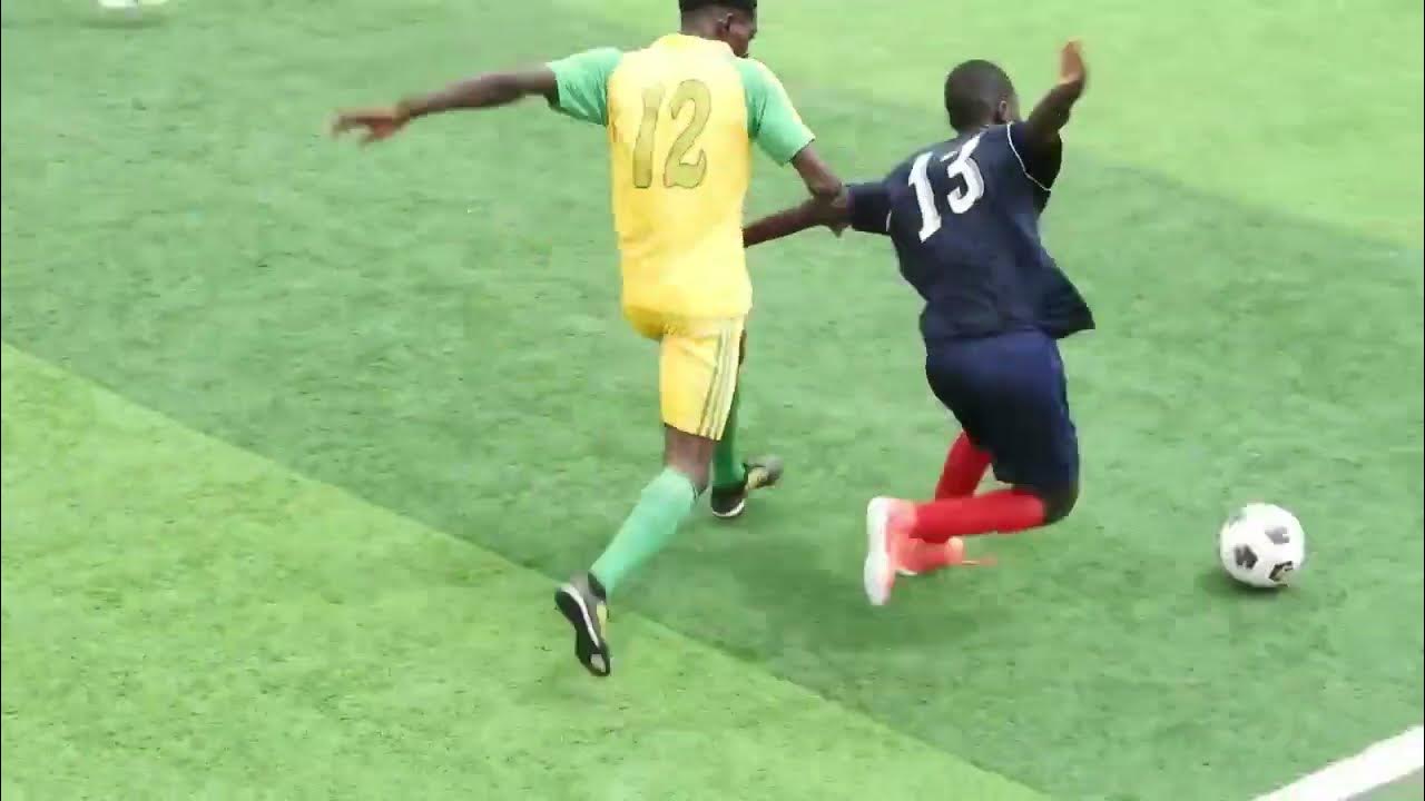 Mamadou Sidibé défenseur axial formé aux Etoiles du Mandé YouTube