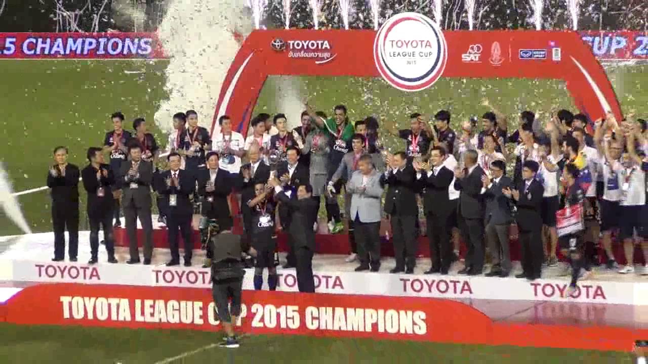 รับถ้วยรางวัลชนะเลิศ #ToyotaLeagueCup2015_21-11-58