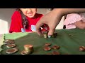 Elay Banu | pullarını sayır