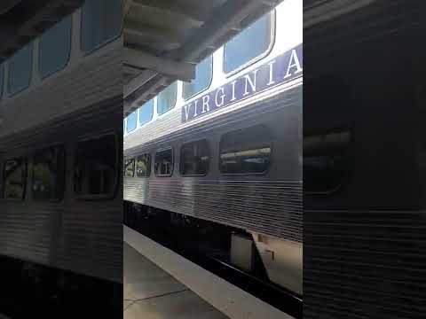 Vídeo: Trem suburbano da Virginia Railway Express (VRE) para DC