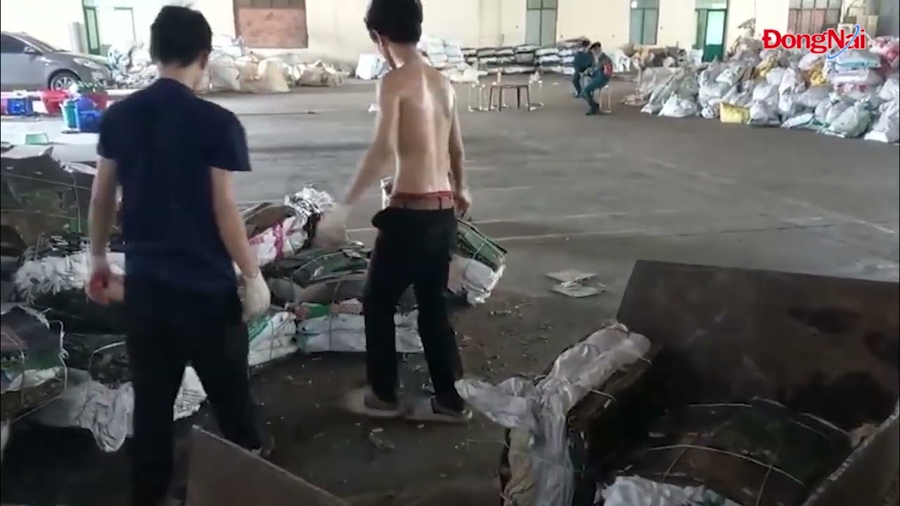 Phát hiện cơ sở tái chế hơn 100 tấn linh kiện, bo mạch điện tử