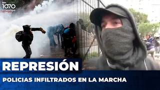 🔥 ¡LA INDIGNACIÓN ES TOTAL! La POLICÍA se INFILTRA en la MARCHA para PEGARLE a los ESTUDIANTES