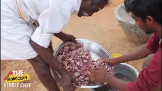 الطباخ الهندي الشهير يطبخ 1000 قطعة من معدة الدجاج بطريقته الخاصة