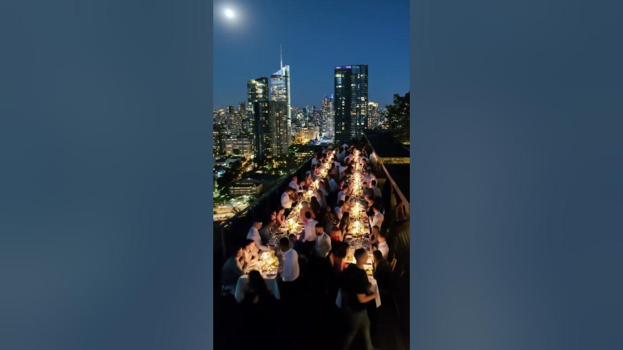 Dinner under the stars, above the city lights. Would you go? #rooftopdining #SkylineView #romantic