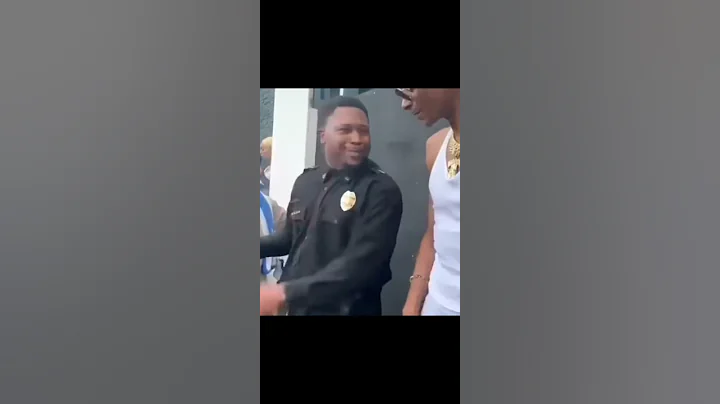 Snoop dogg gives cop weed