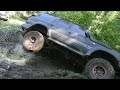 ШИНОМОНТАЖ в лесу Toyota LC-80 висит на дереве OFF-ROAD через ручей ниберучку