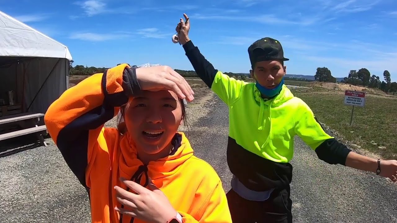 HABIS SATU KILANG PANDAI CAKAP MELAYU !!