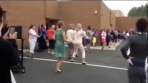 Dalton Elementary Staff Flash Mob to 'Thriller'