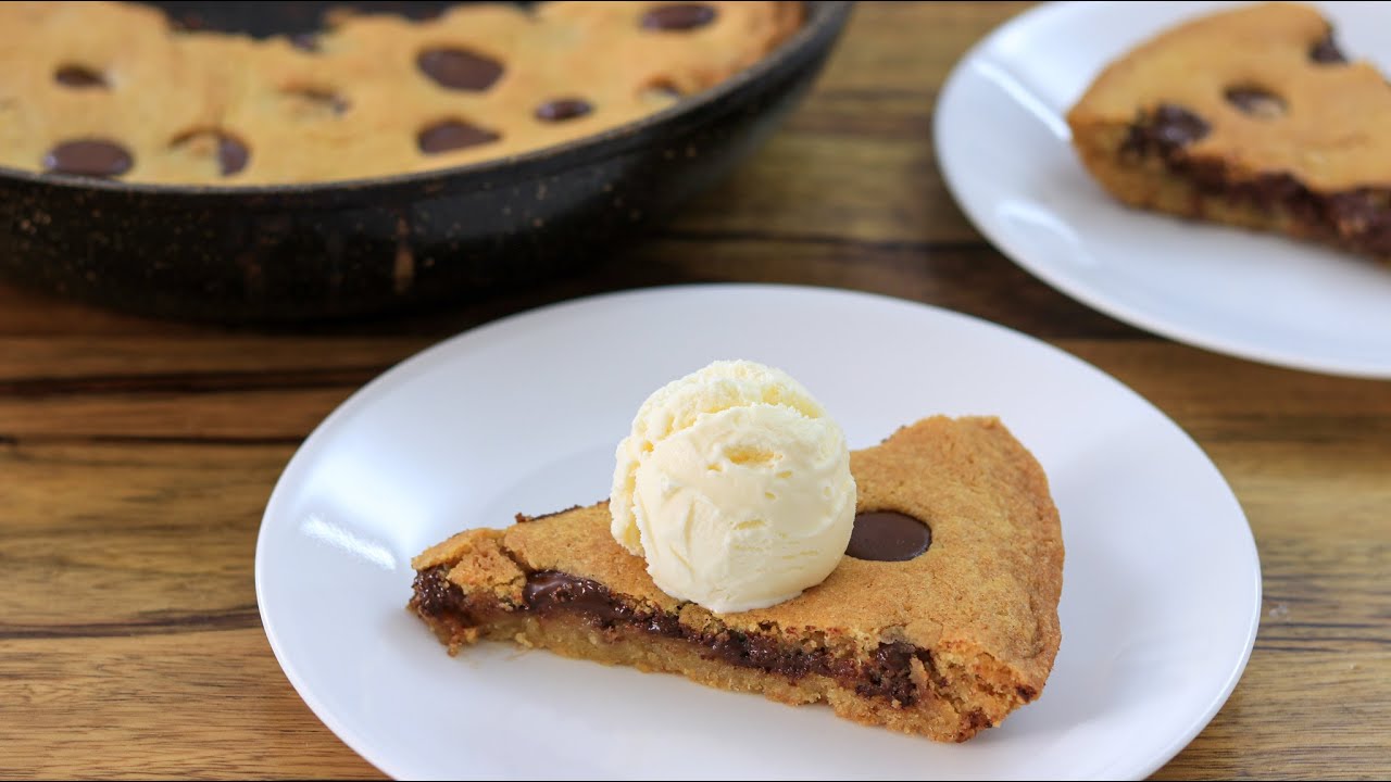 Ooey gooey chocolate chip skillet cookie - The House & Homestead