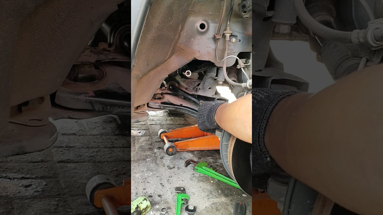 Penggantian Rack End & Link stabil (mobil Honda HRV) 