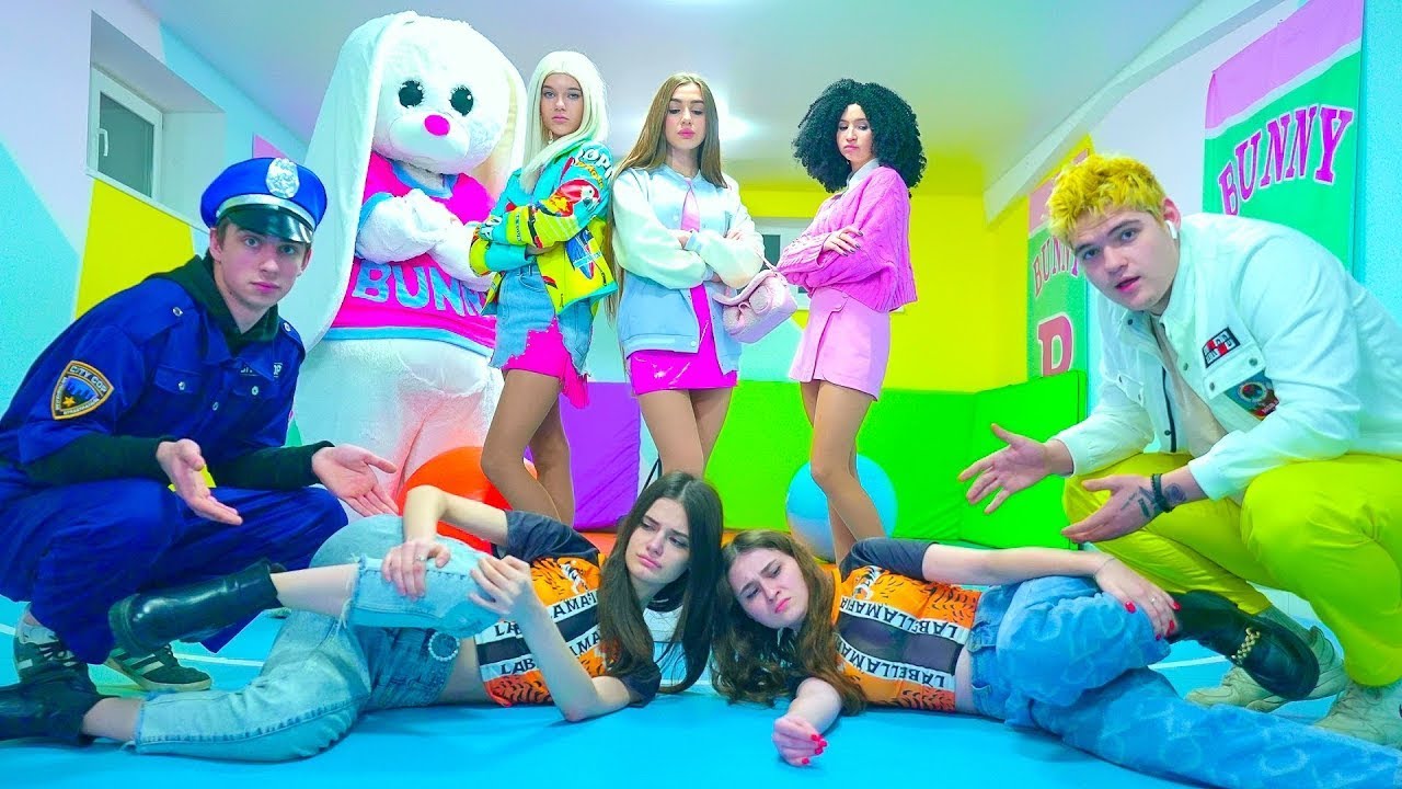 Училищен бой 👊 Какво наказание очаква непокорните момичета? Неудобни ситуации