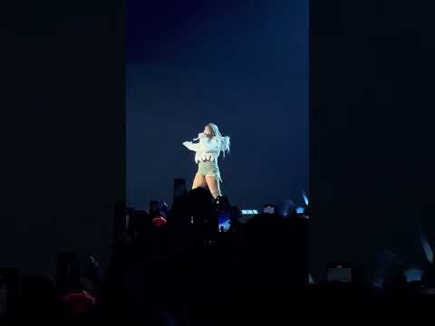 2NE1 - The Baddest Female + MTBD CL SOLO (Welcome Back) Live In Bangkok 25" DAY2