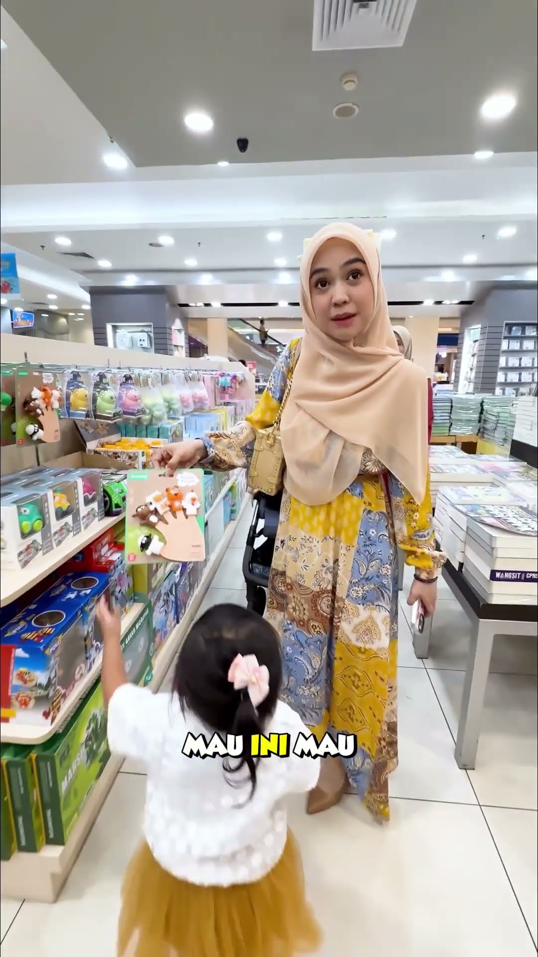 Moana mau jadi Beauty Vlogger.. #riaricis