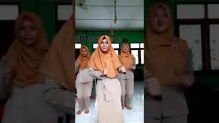 Download Lagu guru TK goyang chiken!, lucu!!!!!! MP3