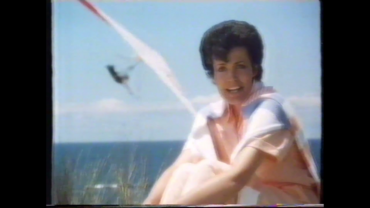 St George Freedom Account (Hanggliding with Julie Anthony) - 1985 Australian TV Commercial