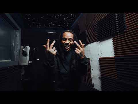 C Blu - 81k (shot by @Deevisions )