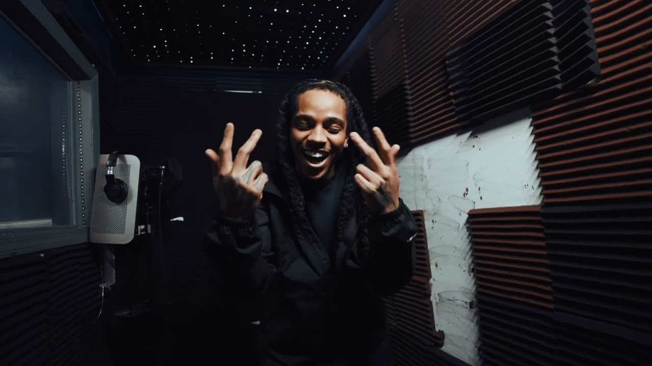 C Blu - 81k (shot by @Deevisions )