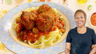 Better than your Grandma’s Spaghetti and Meatballs!
#spaghettiandmeatballs #italianmeatballs #meatballs
Hey everyone! Today I’m sharing how I make juicy Italian style meatballs. Serve with your favourite marinara sauce and spaghetti for a classic comforting dinner, or use whatever pasta you have on hand!
If you like what you see please like, share and subscribe. Hit that notification bell so you never miss an episode! Also, if you try this recipe please let us know in the comments below :)
🚨You can also check our other videos below ⬇️
Pina Colada Black Cake: https://youtu.be/Z9TX9rhKRig
Roma’s Sorrel Fruit Cake: https://youtu.be/yuY3Ajpiok4
Caribbean Black (Fruit) Cake: https://youtu.be/VyFtE9qNsUg
Maple Pumpkin Bundt Cake with Cheesecake Filling: https://www.youtube.com/watch?v=ZUqWYGhNSOg
Intro photo credit: Derek Story
Social Media:
Instagram: https://www.instagram.com/sakafetefood/?hl=en
Tik Tok: https://www.tiktok.com/@sakafetefood?
Twitter: https://twitter.com/FeteSaka
**Check out our newest channel ‘Jordyn the Min Pin’ for some cute animal antics!! https://www.youtube.com/channel/UCRrE_I0Fi8aJkYh703we1fw
Business Inquiries:
Email: sakafetefood@gmail.com
Check out some of our amazing products on Amazon!
Retro 80’s Notebook
https://www.amazon.ca/dp/B09978WT9H
Retro Cassette Tape Notebook
https://www.amazon.ca/dp/B0996S9BHJ
Miami Vice Retro Notebook
https://www.amazon.ca/dp/B099JJ8DMD
#italianfood #meatballrecipe #meatballs #spaghetti #pastalover #pasta #marinara #marinarasauce #comfortfood #homecooking #homecookingwithlove #recipe #sakafetefood #sakafetefoodies Better than your Grandma’s Spaghetti and Meatballs!