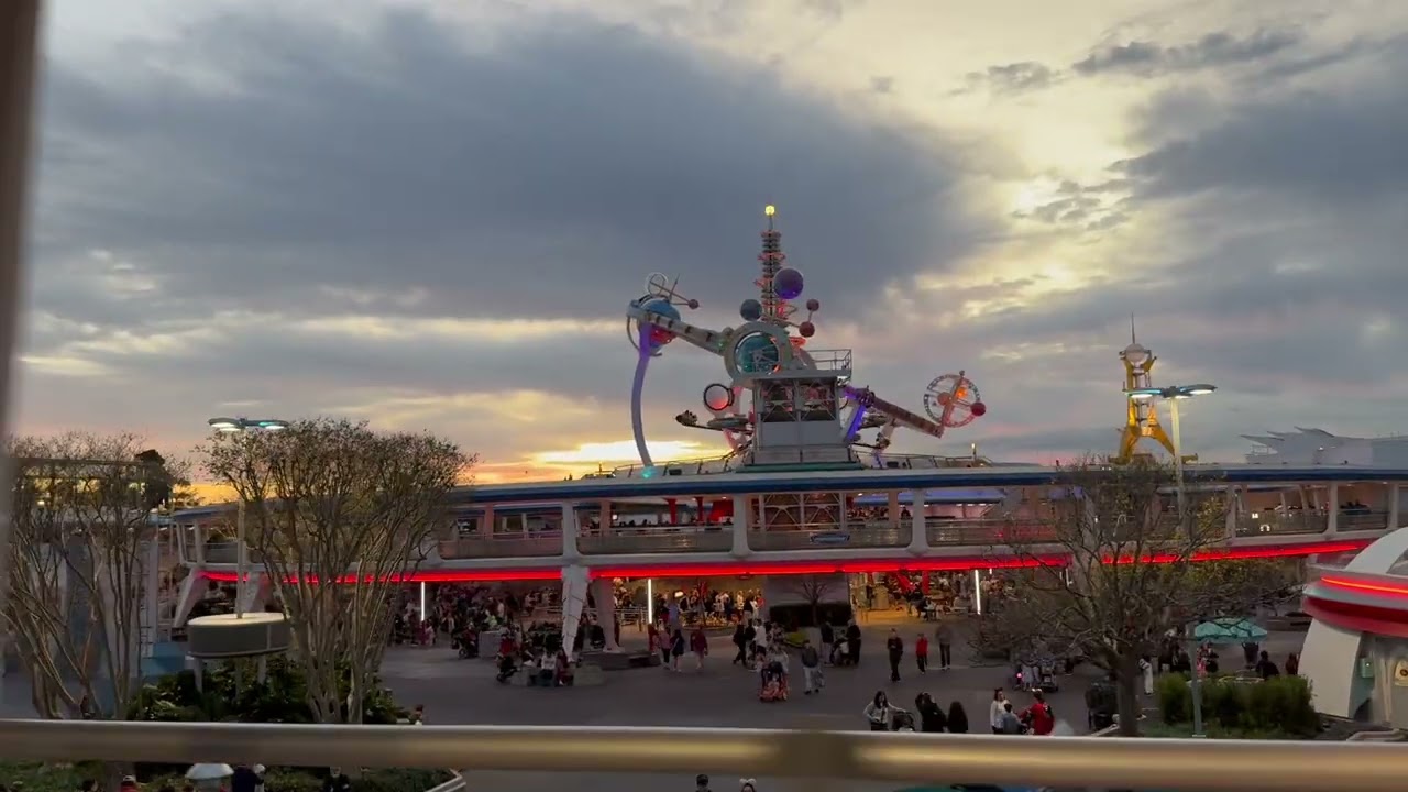 Система PeopleMover: утро, вечер и ночь, 2026 год.