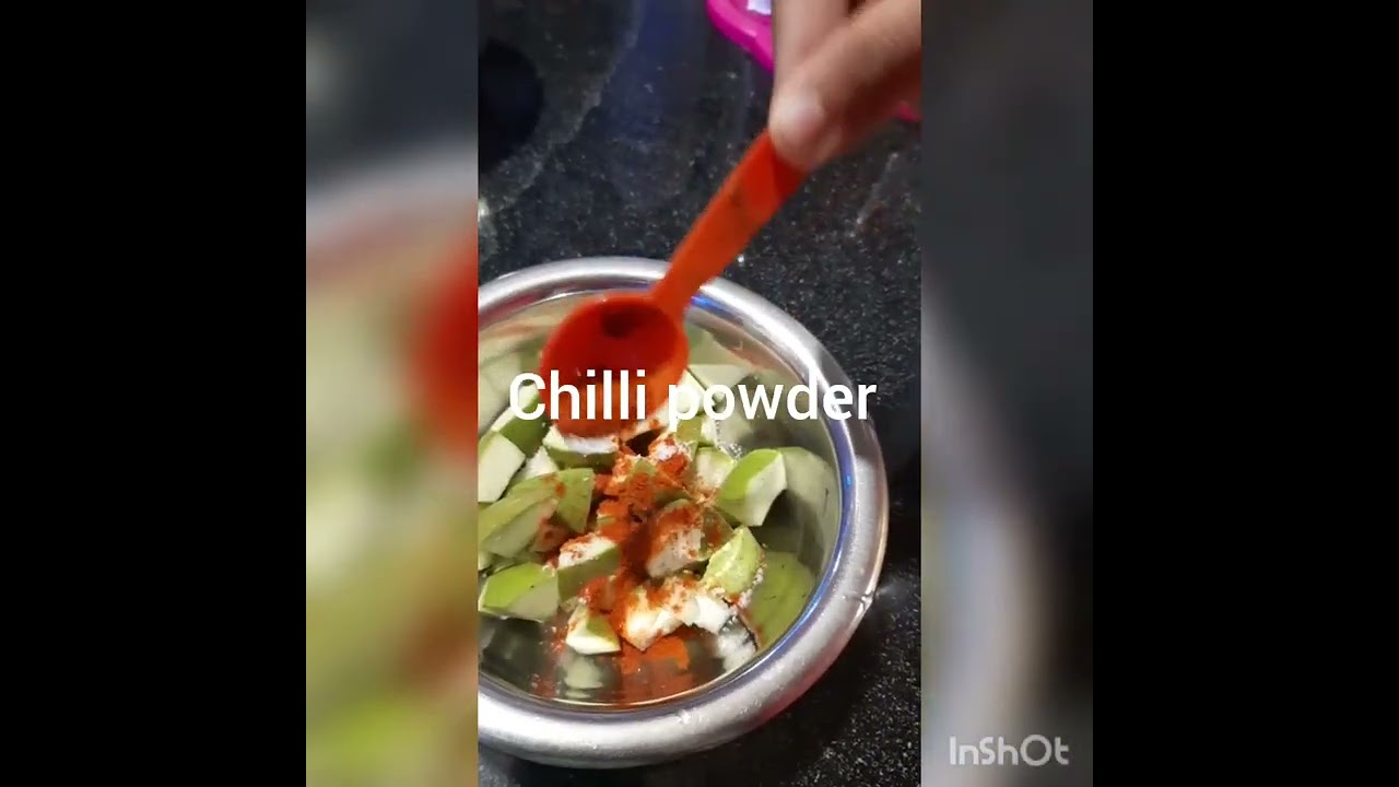 Green mango with salt and chilli powder 🥭🌶🧂