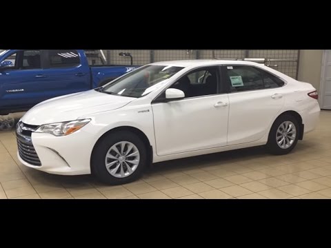 2017 Toyota Camry LE Hybrid Review - YouTube