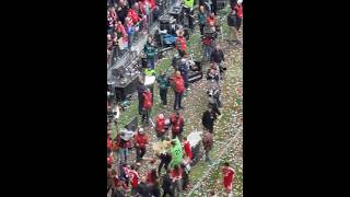 Sven Ulreich and Josip Stanišić giving a beer shower on Max Eberl | Bayern vs Köln | Bundesliga