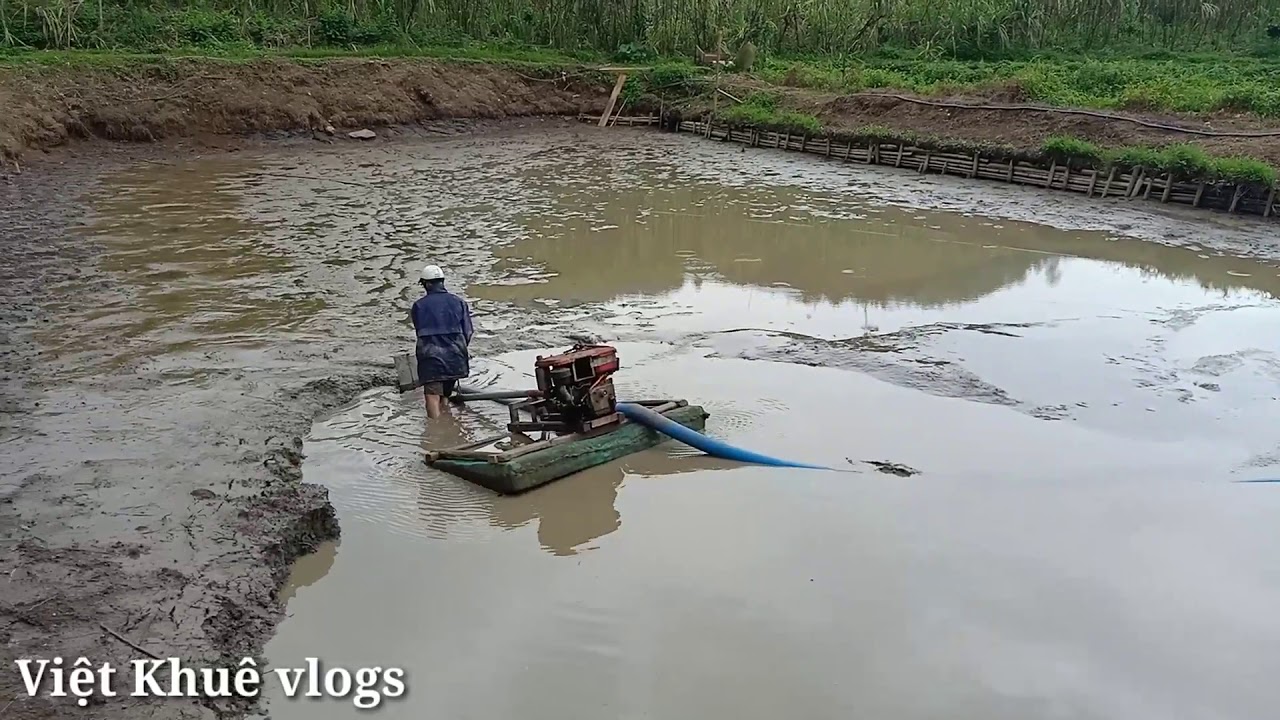 Quá Trình Hút Bùn Cho Ao Thả Cá