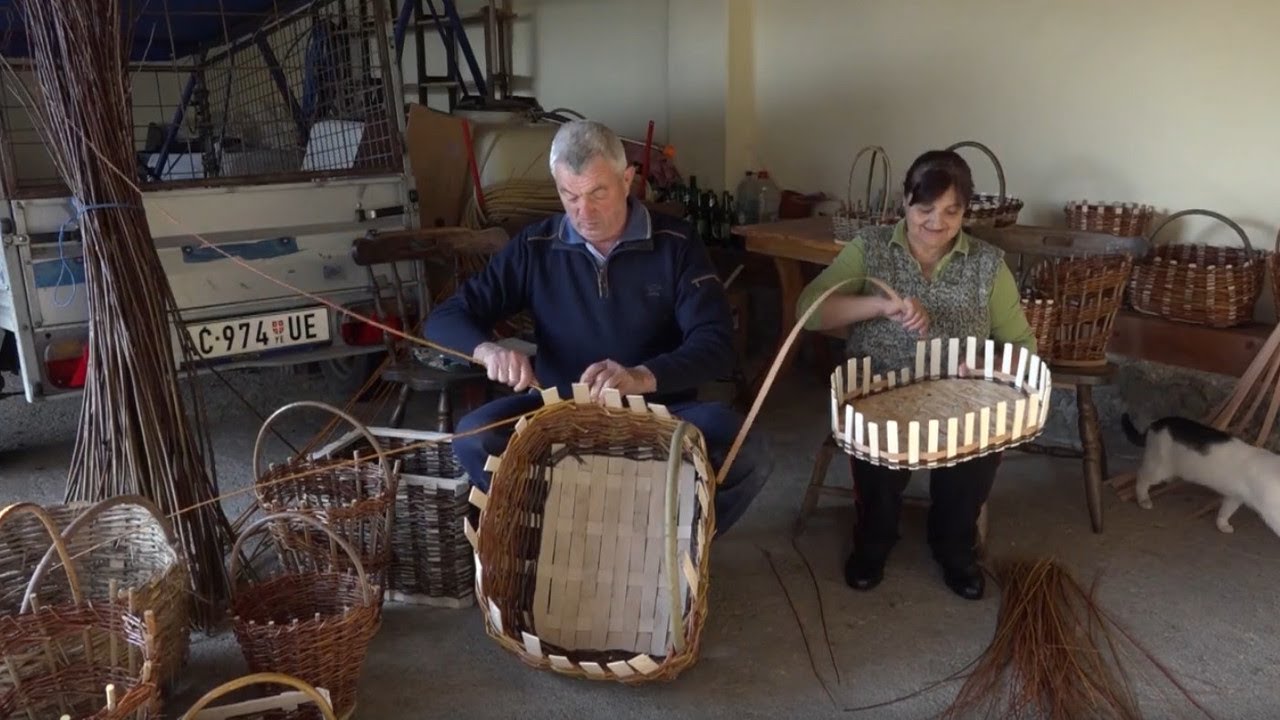 27.01.2020. PAVIĆI IZ GORJANA KOD UŽICA IZRAĐUJU KORPE OD VRBOVOG PRUĆA
