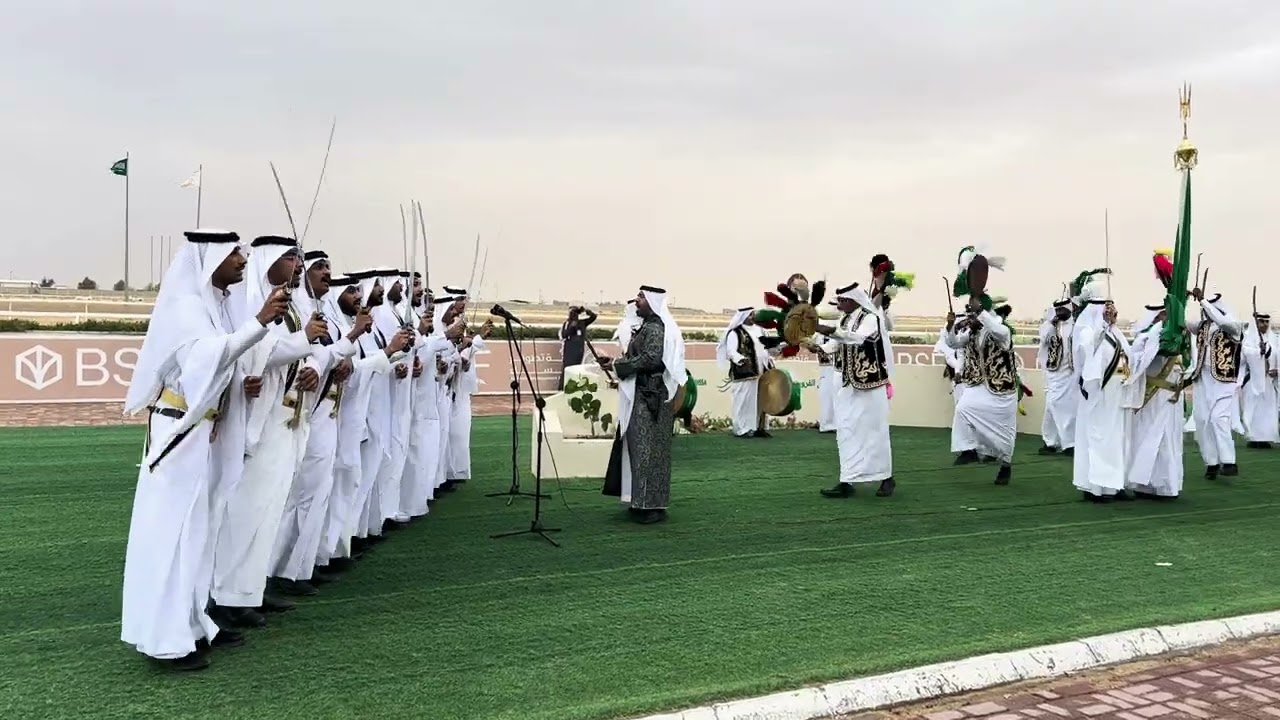 فرقة الجفرفي استقبال صاحب السمو الملكي الأمير سعود بن طلال آل سعود في الحفل الختامي بميدان الفروسية 