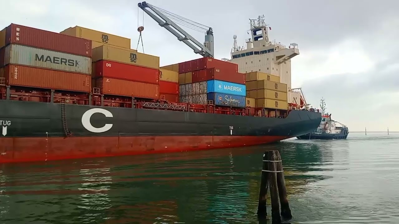 MSC EAGLE III e  TUG  Carla Baruzzi in transito per Fusina Venezia